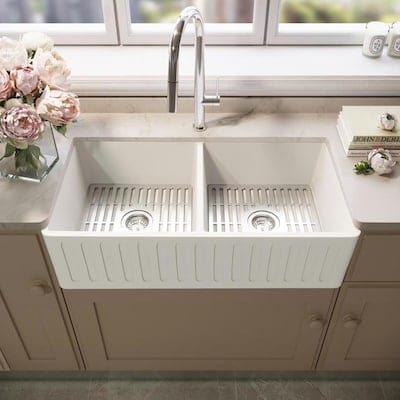 VIGO Matte Stone x 18-in Matte White Double Equal Bowl Tall (8-in or Larger) Undermount Apron Front/Farmhouse Commercial/Residential Kitchen Sink